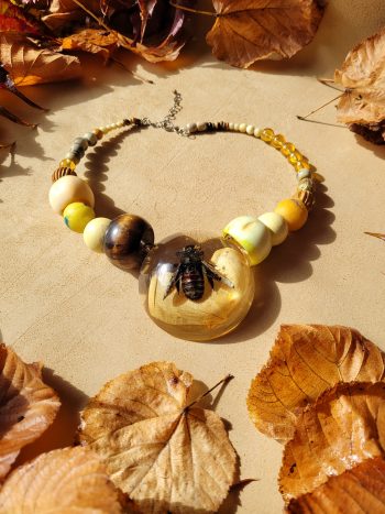 Collier Abeille charpentière